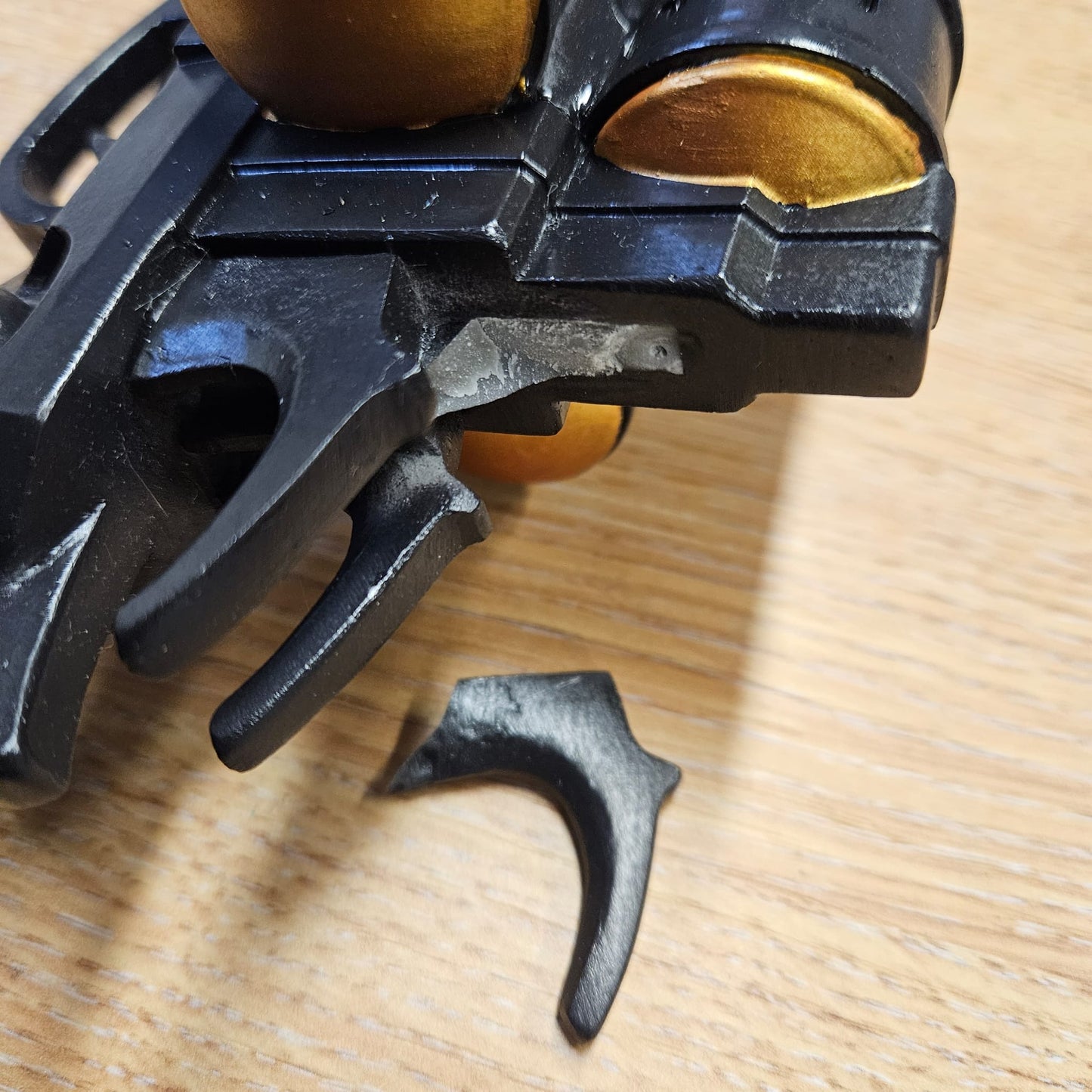 Final Fantasy Revolver Vincent Valentine's Cerberus with Stand Cosplay Prop Replica DAMAGED