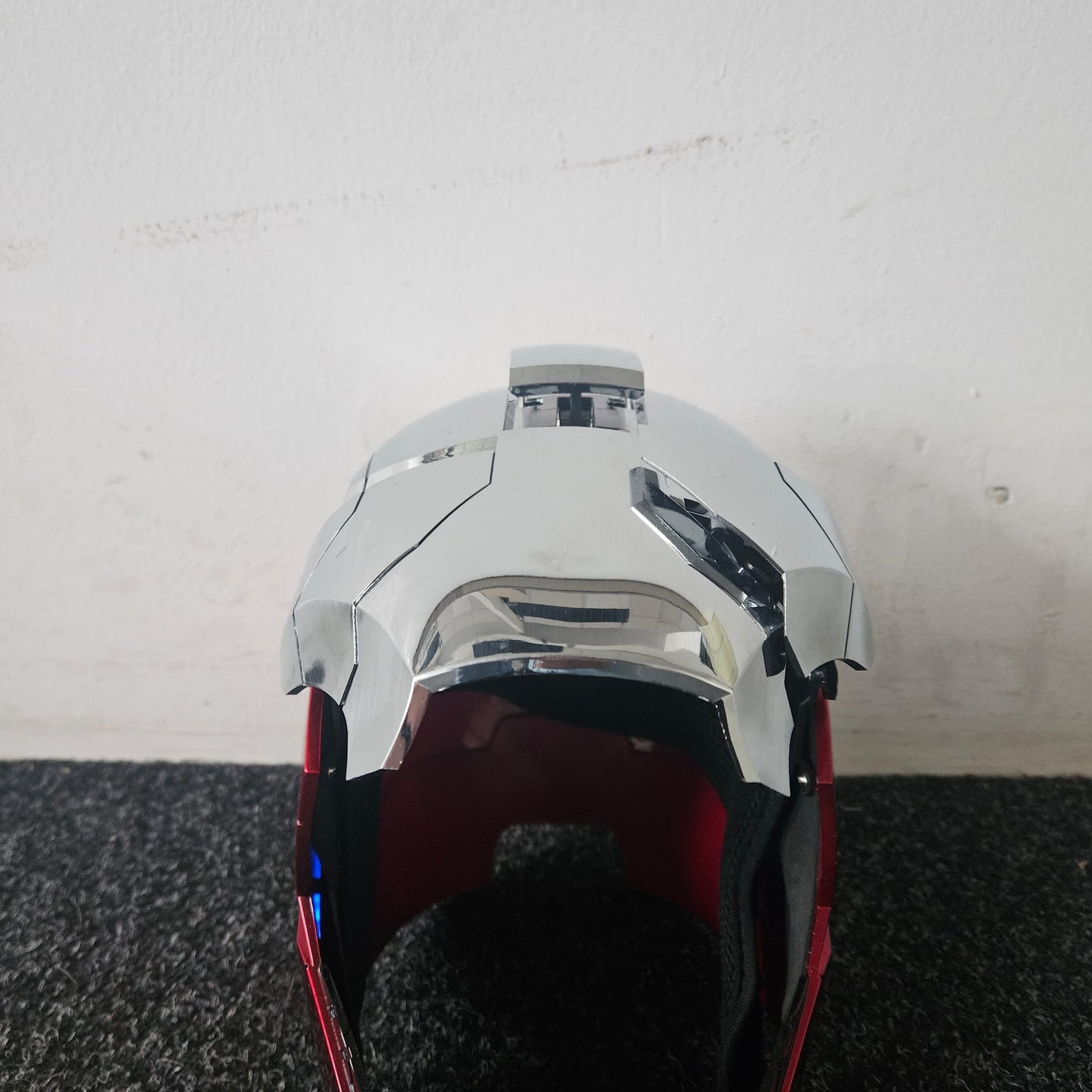Marvel Iron Man 2 Mark V Armor Electronic Helmet Voice Activated Replica FAULTY