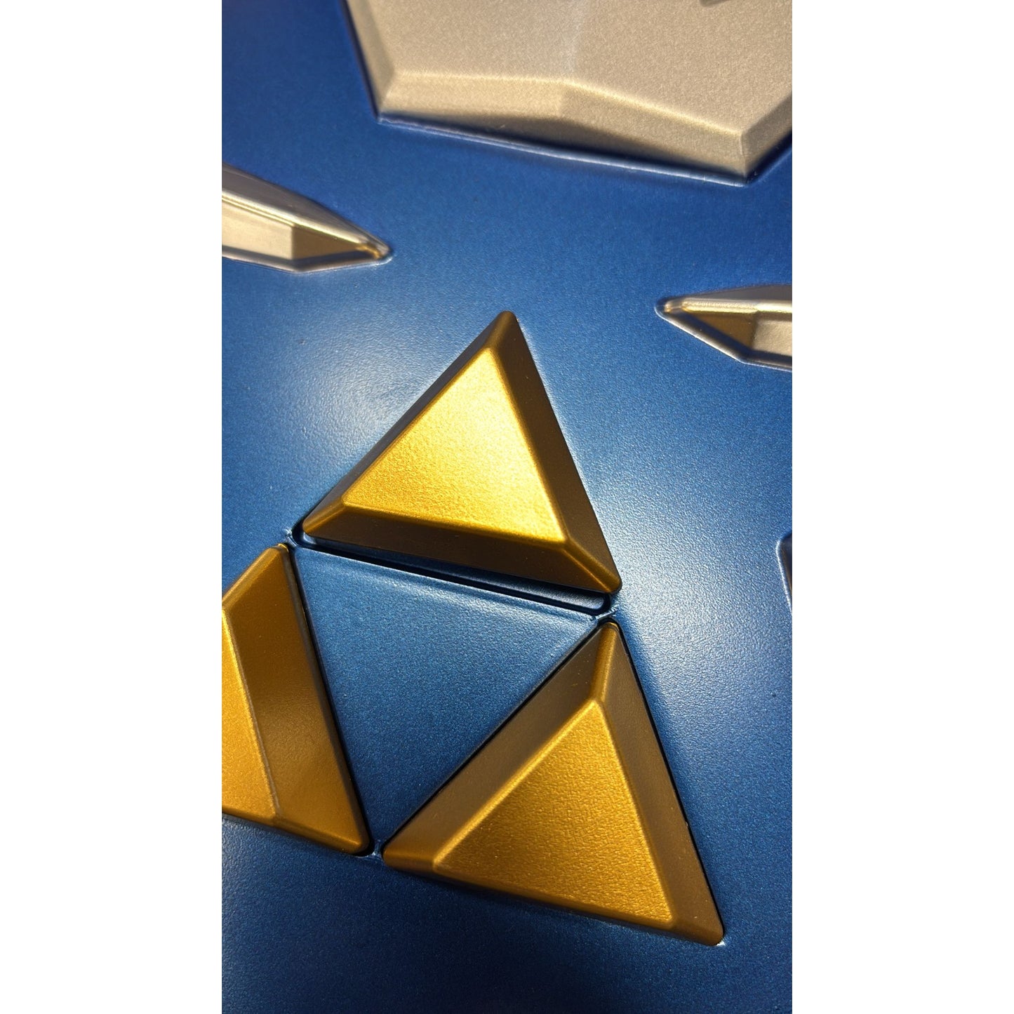 Legend of Zelda Hylian Shield Metal Cosplay Prop Replica DAMAGED