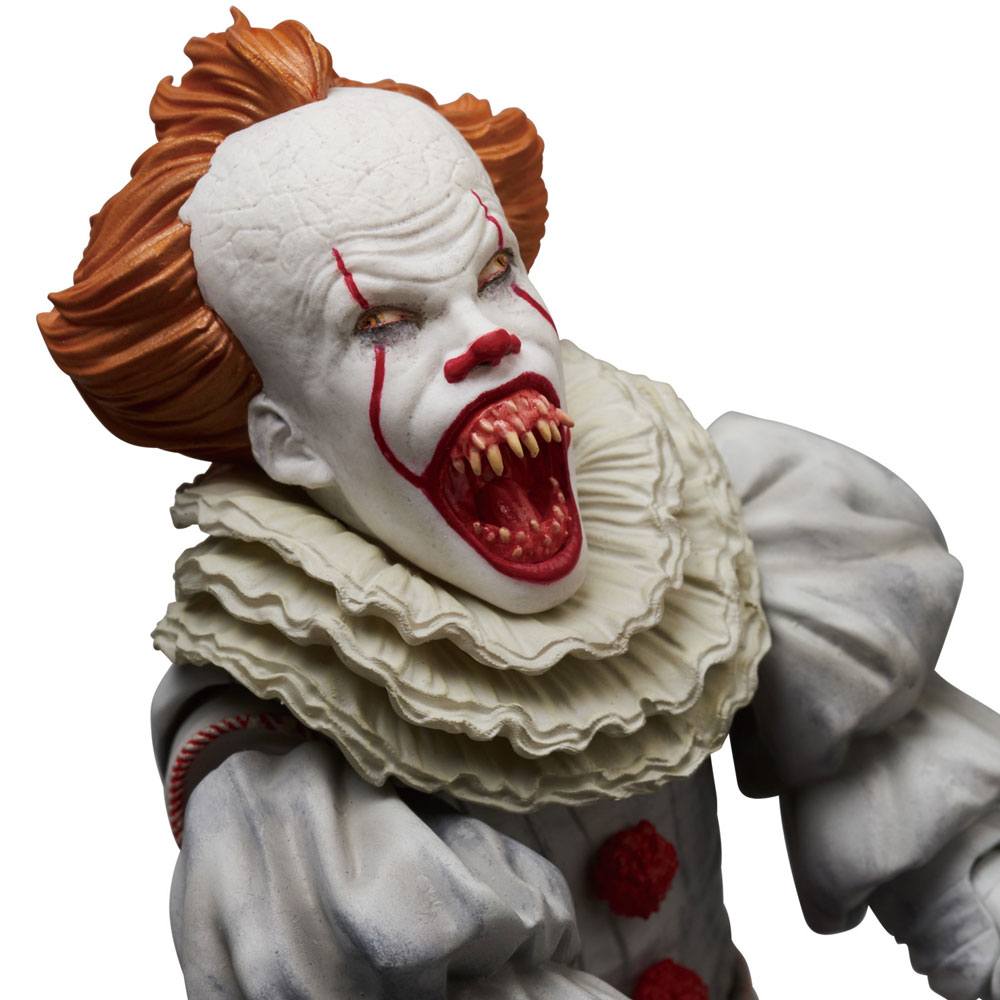 MAFEX Stephen King's It 2017 Pennywise Figure